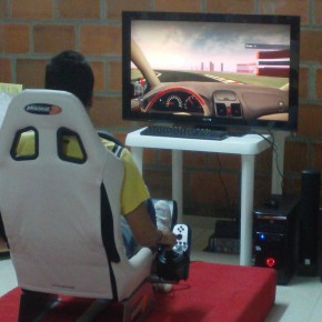 Las autoescuelas de Latinoamérica ya imparten clases con simuladores de conducción